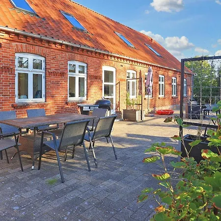20 Person In Saeby-by Traum